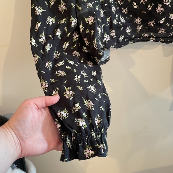 Floral Cropped ‘Peasant’ Style Top with Puff Sleeves - Picture 3 of 5